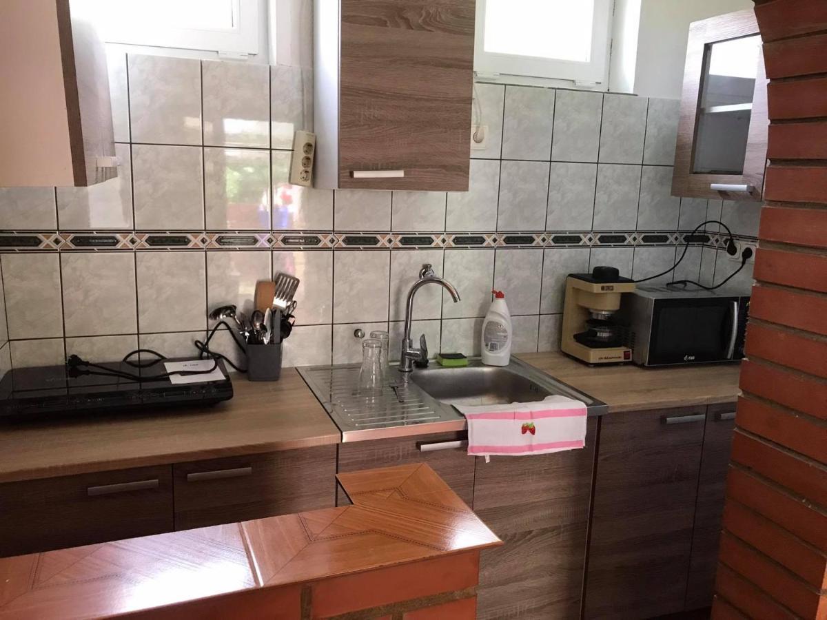 Tahiti Apartman Apartment ไฮจ์ดุสโซบอสโล ภายนอก รูปภาพ