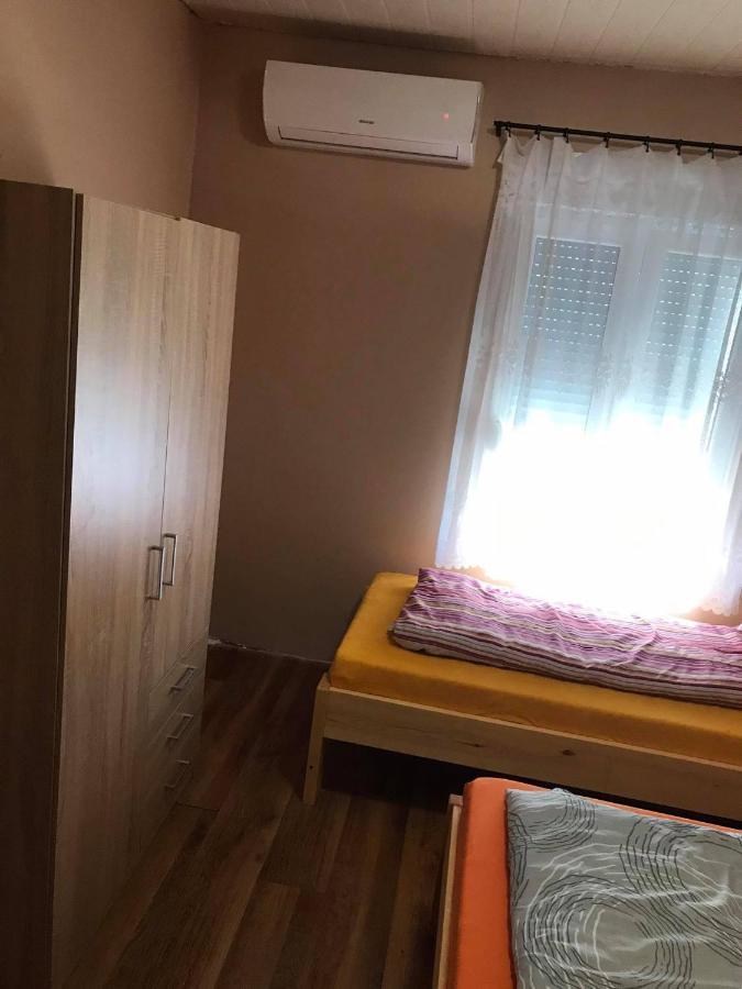 Tahiti Apartman Apartment ไฮจ์ดุสโซบอสโล ภายนอก รูปภาพ