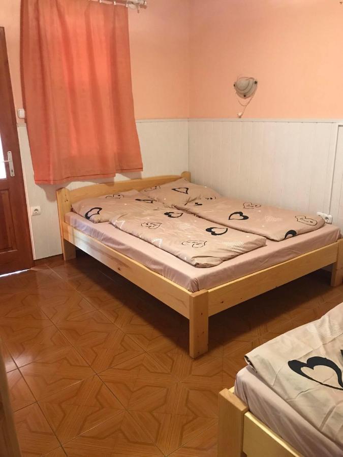 Tahiti Apartman Apartment ไฮจ์ดุสโซบอสโล ภายนอก รูปภาพ