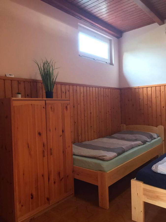 Tahiti Apartman Apartment ไฮจ์ดุสโซบอสโล ภายนอก รูปภาพ