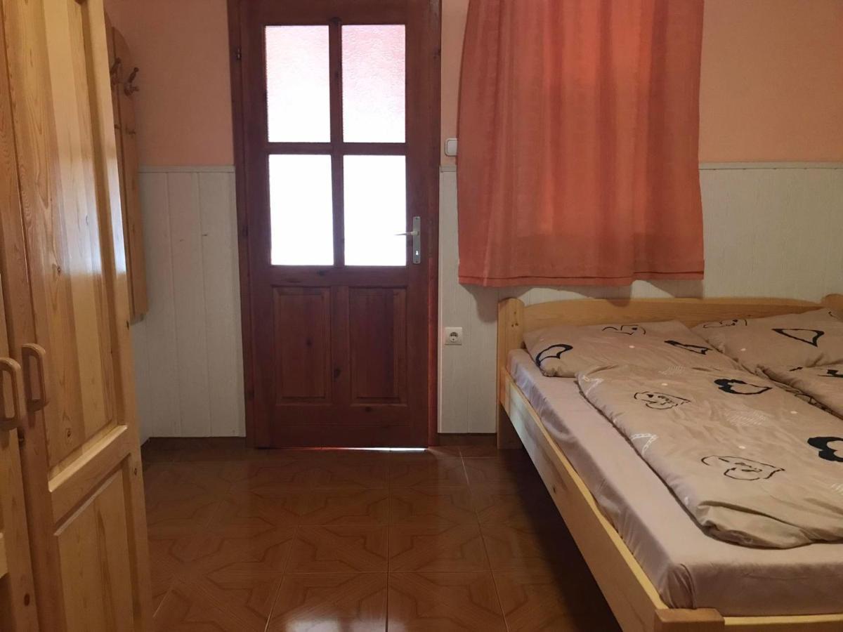 Tahiti Apartman Apartment ไฮจ์ดุสโซบอสโล ภายนอก รูปภาพ
