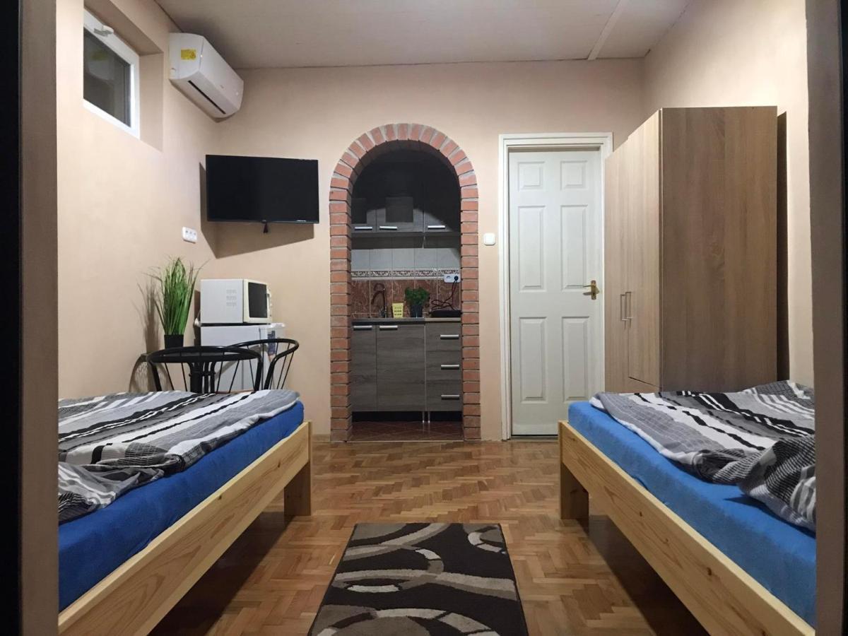 Tahiti Apartman Apartment ไฮจ์ดุสโซบอสโล ภายนอก รูปภาพ