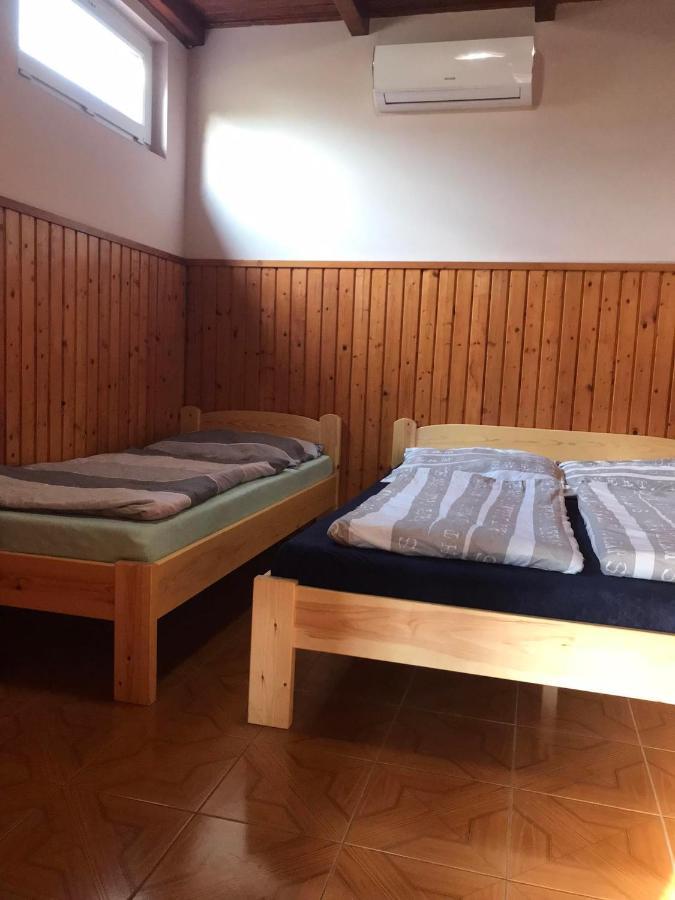 Tahiti Apartman Apartment ไฮจ์ดุสโซบอสโล ภายนอก รูปภาพ