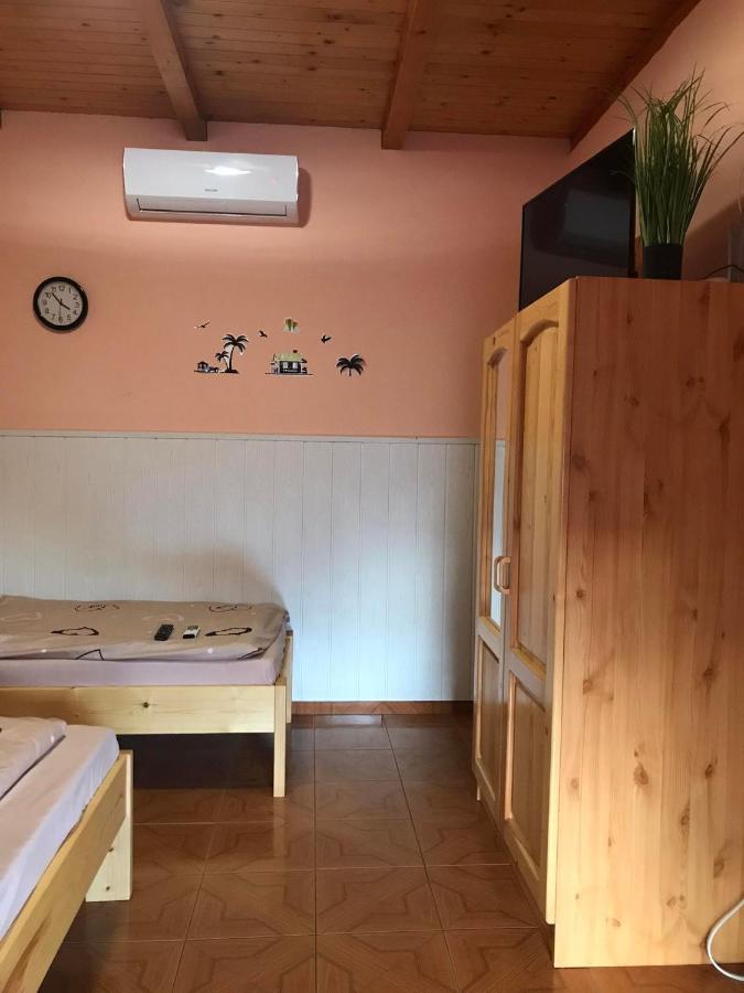 Tahiti Apartman Apartment ไฮจ์ดุสโซบอสโล ภายนอก รูปภาพ